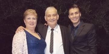 Martín Morales junto a sus padres. Le donó un riñón a su papá y le salvó la vida. (Foto: Web / Radio del Monte).