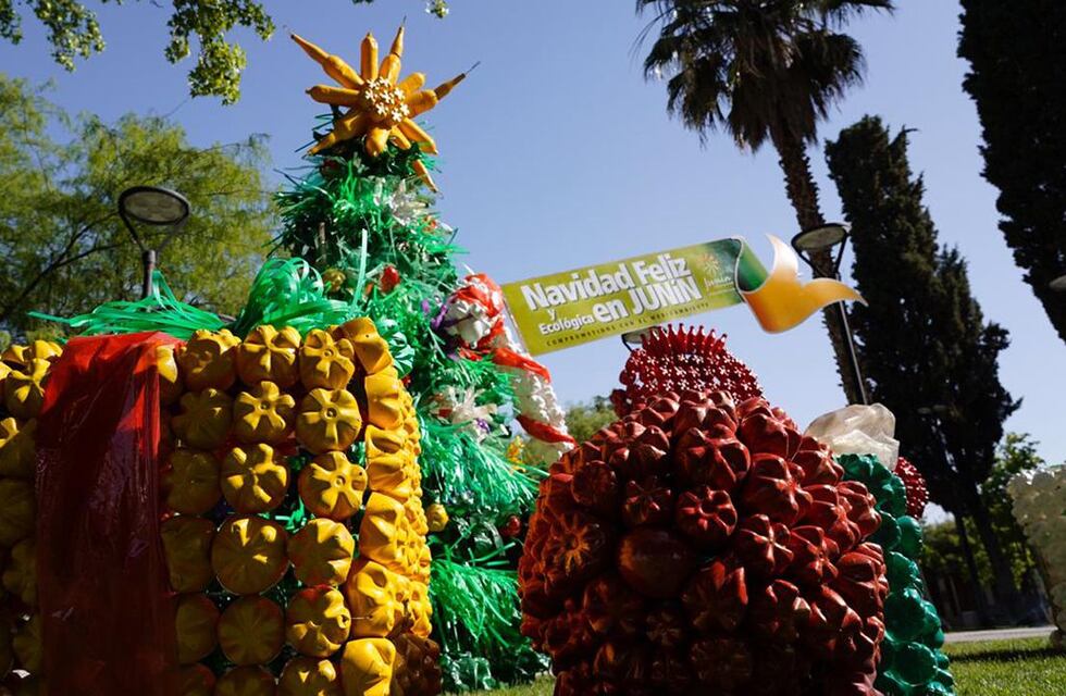 En Junín reciclaron 60 mil botellas para hacer adornos navideños