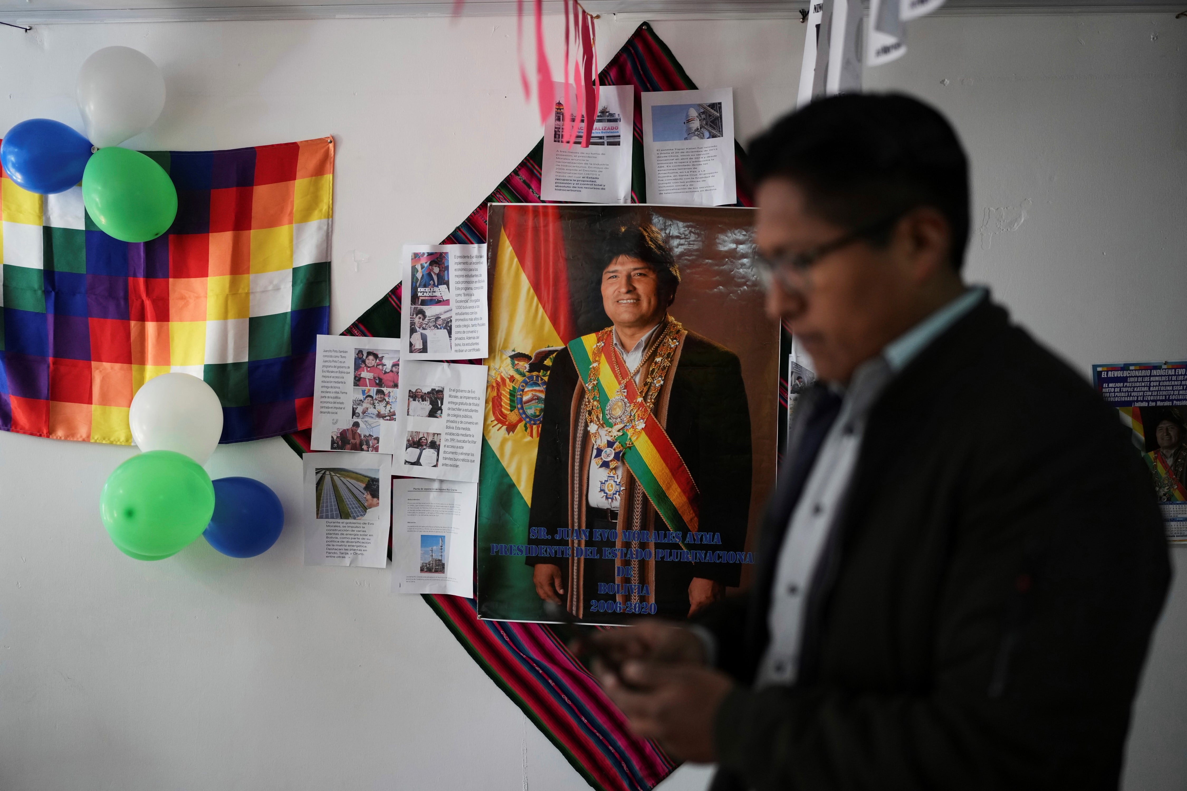 Guido Ramírez, seguidor del expresidente Evo Morales, en un centro de campaña en El Alto, donde se reúnen los partidarios que están a favor del voto nulo en las próximas elecciones presidenciales en Bolivia.