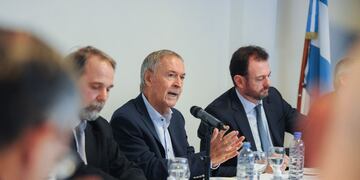 Mensaje. En un mes, el gobernador Schiaretti habló dos veces antes empresarios nacionales. Descartó competir en las Paso del Frente de Todos.