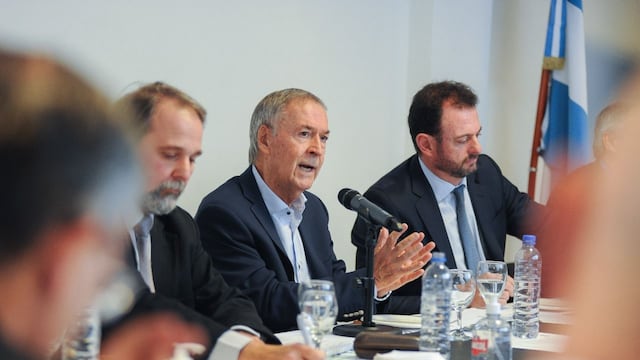 Mensaje. En un mes, el gobernador Schiaretti habló dos veces antes empresarios nacionales. Descartó competir en las Paso del Frente de Todos.