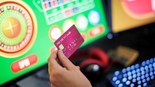 En medio de un fuerte lobby, trabajan para aprobar contrarreloj la ley contra el juego online (Imagen: Freepik)