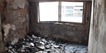 Por el fuego murieron tres menores y dos mujeres, y otras 30 personas fueron trasladadas a distintos hospitales porteños.