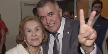 Gobernandor Osvaldo Jaldo junto a Olijela Rivas.