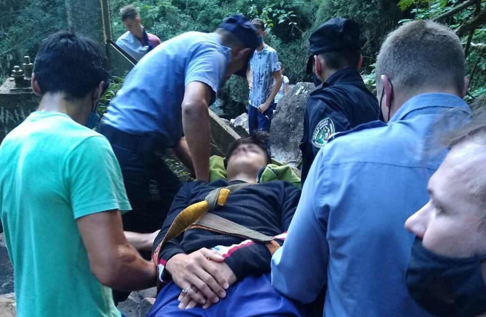 Salto Encantado: un turista sufrió un accidente y debió ser atendido
