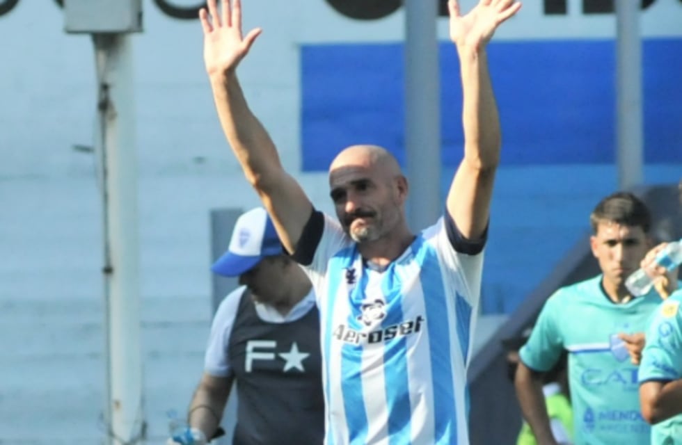 La emotiva despedida de Lisandro López de Racing: se retiró lesionado y entre lágrimas