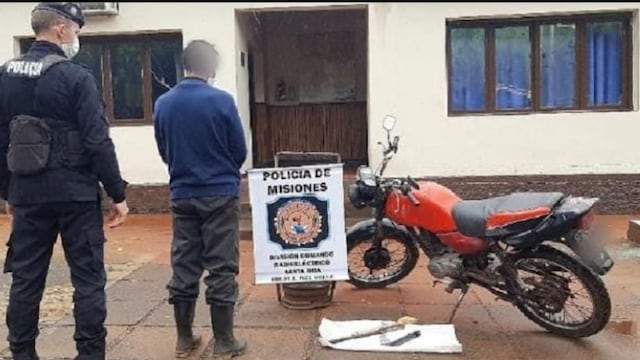 Circulaba en una motocicleta adulterada y terminó detenido.