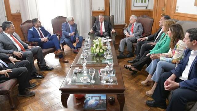 Jaldo se reunió con los expresidentes Luis Alberto Lacalle y Álvaro Uribe