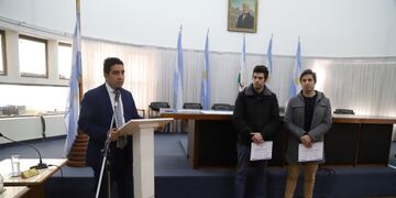 El concejal Nadir Yasuff junto a los docentes Ángel Quiles y Emiliano Arias Da Pra.