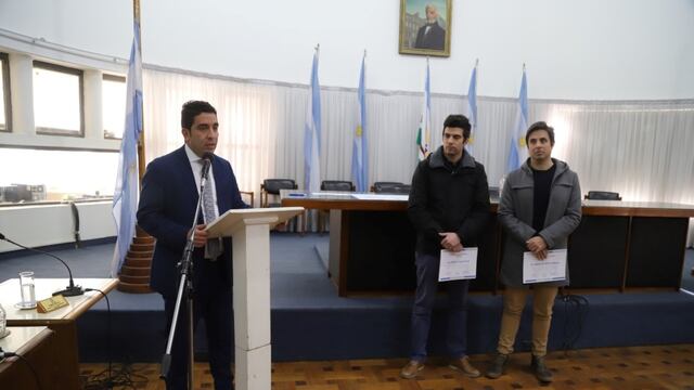 El concejal Nadir Yasuff junto a los docentes Ángel Quiles y Emiliano Arias Da Pra.