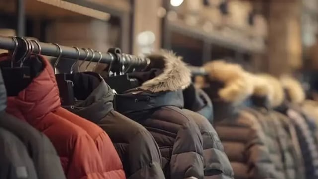 Buzos a 28.000 pesos: el supermercado que tiene descuentos de hasta el 30% en abrigos para el Día del Padre