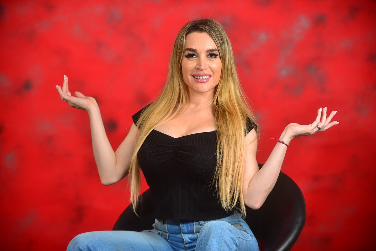 La actriz e imitadora Fátima Florez visitó la redacción de La Voz promocionando su nuevo espectáculo.  (Nicolás Bravo / La Voz)