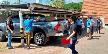 El momento de uno de los allanamientos (Plan B Noticias)