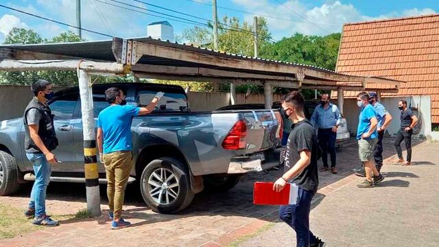 El momento de uno de los allanamientos (Plan B Noticias)