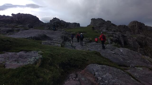 Intensa búsqueda de una mujer perdida en el cerro Los Gigantes en Tanti. (Foto: Facebook / Bomberos Voluntarios Tanti).