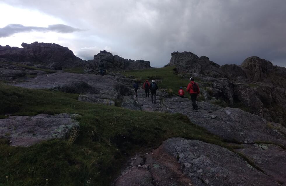 Se reanudó este martes la búsqueda de la mujer extraviada en el cerro Los Gigantes