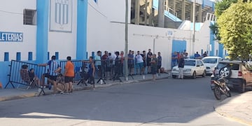 Racing contará con el apoyo de cerca de 5.000 hinchas en Santiago del Estero, para enfrentar a River (La Voz).