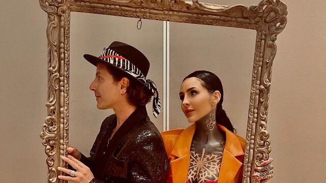 La pareja no sólo comparte su amor por las mascotas sino también por la música.