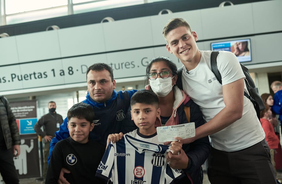El regalo por partida doble para una hincha de Talleres que viajó a Perú