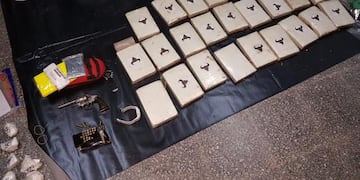 La Policía de Seguridad Aeroportuaria (PSA) detuvo a 21 personas en un operativo para secuestrar droga del clan Insaurralde en Rosario. (@minseg)