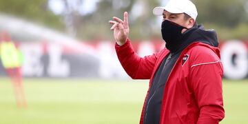 Burgos en el entrenamiento de Newell's (@Newells)