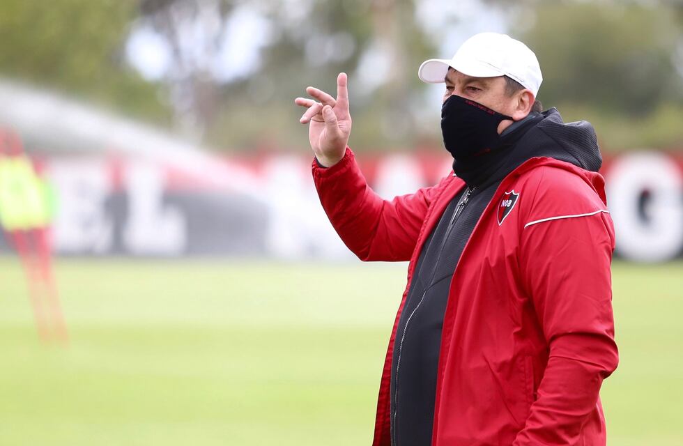 Burgos impuso el doble turno en las prácticas de Newell’s