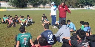 Gran concurrencia de chicos para probarse con River en Jardín América