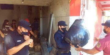 Allanaron la casa de las funcionarias acusadas de robar donaciones para los wichis