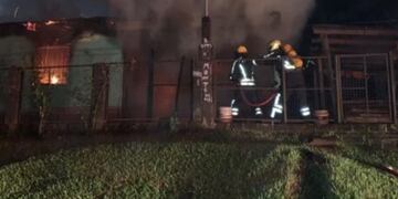 Oberá: tras una pelea familiar, un hombre incendió su casa con sus familiares dentro.