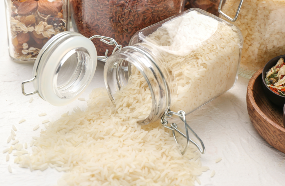 Ni en el baño ni en el living: dónde colocar un frasco con arroz para atraer abundancia económica, según el Feng Shui