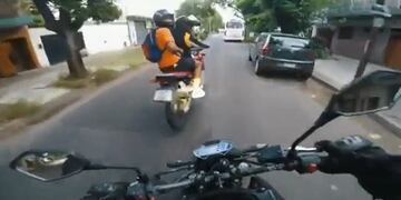 Así fue el ataque de dos motochorros en Villa Bosch. (Foto: captura del video)
