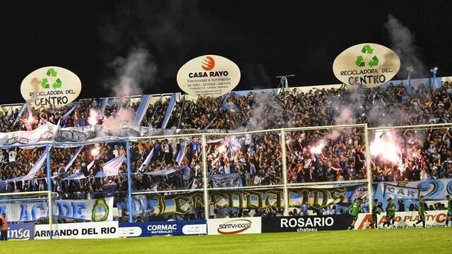 Los hinchas de Racing y otra motivación, ya que si este martes ganan retoman la punta (Foto: Prensa Racing).