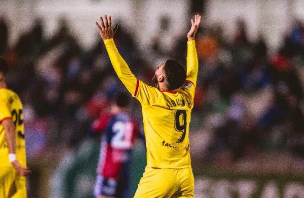 Apareció en España el Nahuel Bustos goleador