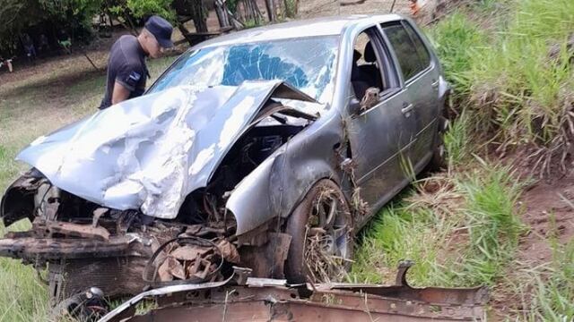 Un auto terminó despistando en Dos Hermanas.