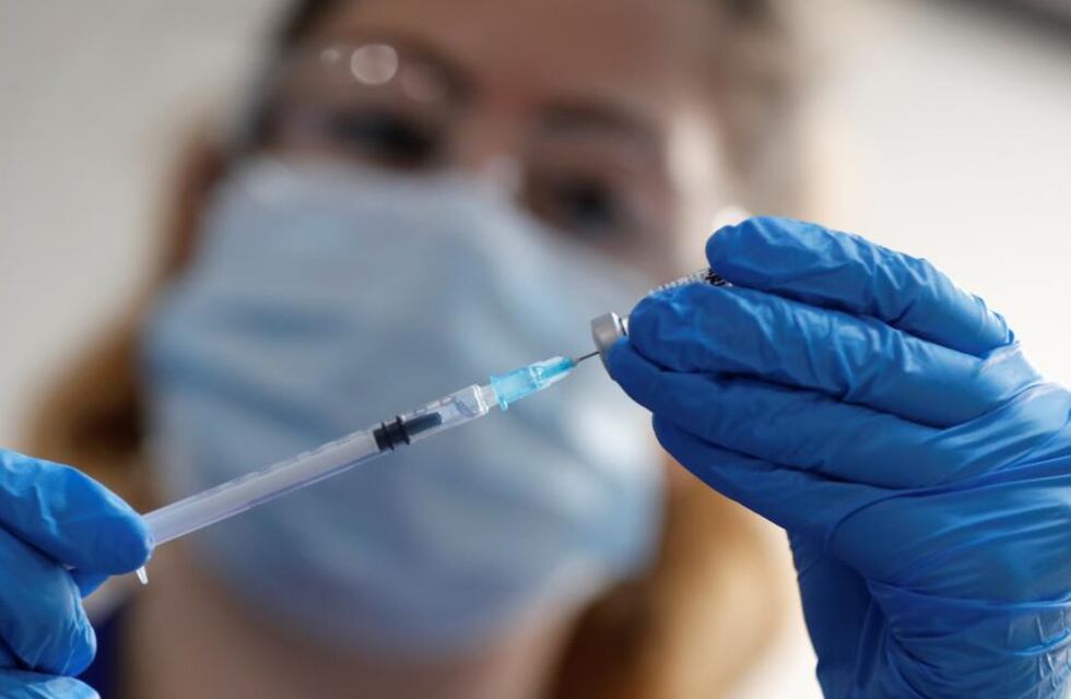 Polémica por Pfizer: críticas de la oposición por la demora en la modificación de la ley