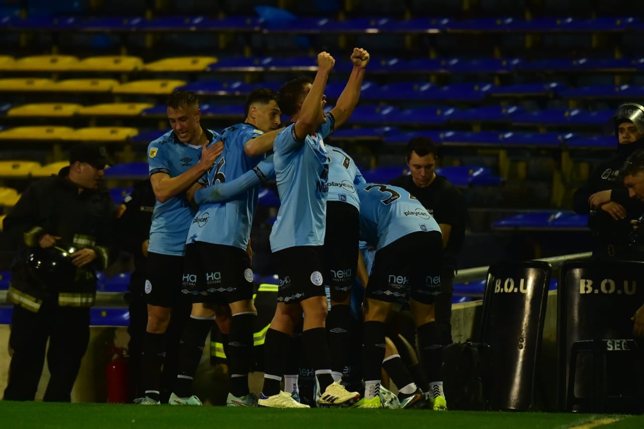 El gol de Jara en Belgrano ante Independiente. (José Gabriel Hernández / La Voz).