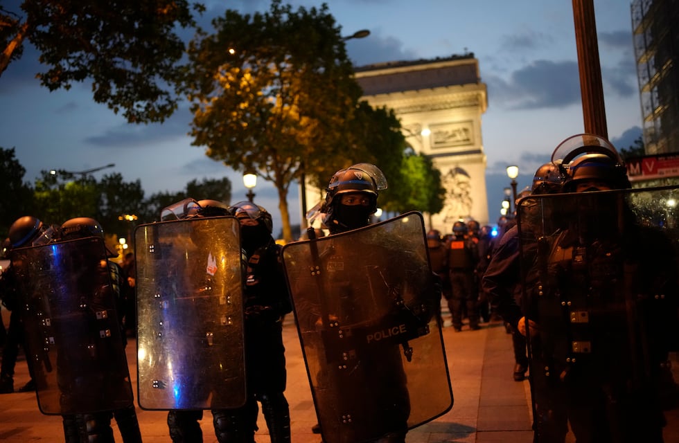 Nueva noche de disturbios en Francia, la sexta jornada de enfrentamientos de los manifestantes con la policía