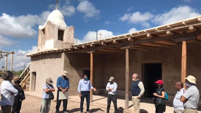 Profesionales de la Municipalidad de Lavalle, miembros de la Dirección Nacional de Arquitectura, de la Comisión Nacional de Monumentos, expertos de la Dirección de Patrimonio Cultural y Museos de la provincia, trabajan en el lugar.