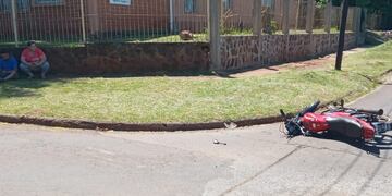 Accidente vial causó daños materiales en Puerto Iguazú.