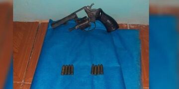 Mujer acusada de amenazar de muerte a su marido con un revólver en Montecarlo fue detenida.