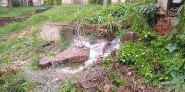 Intentaba arreglar un caño averiado y dejó sin agua a todo un barrio.