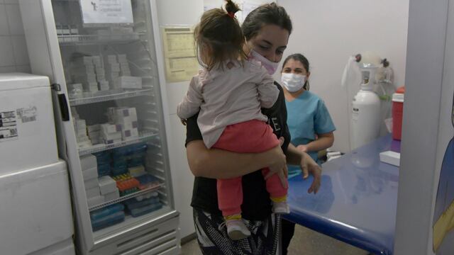 04 de abril  2022 Sociedad
Plan Nacional de Vacunación
Comenzó hoy la primera vacunación antigripal que llegó en las últimas horas a la provincia de Mendoza, de un total de 28 mil dosis, serán destinadas, a partir de hoy, a los niños sanos de entre 6 y 24 meses, en el Hospital Humberto Notti
Foto: Orlando Pelichotti / Los Andes