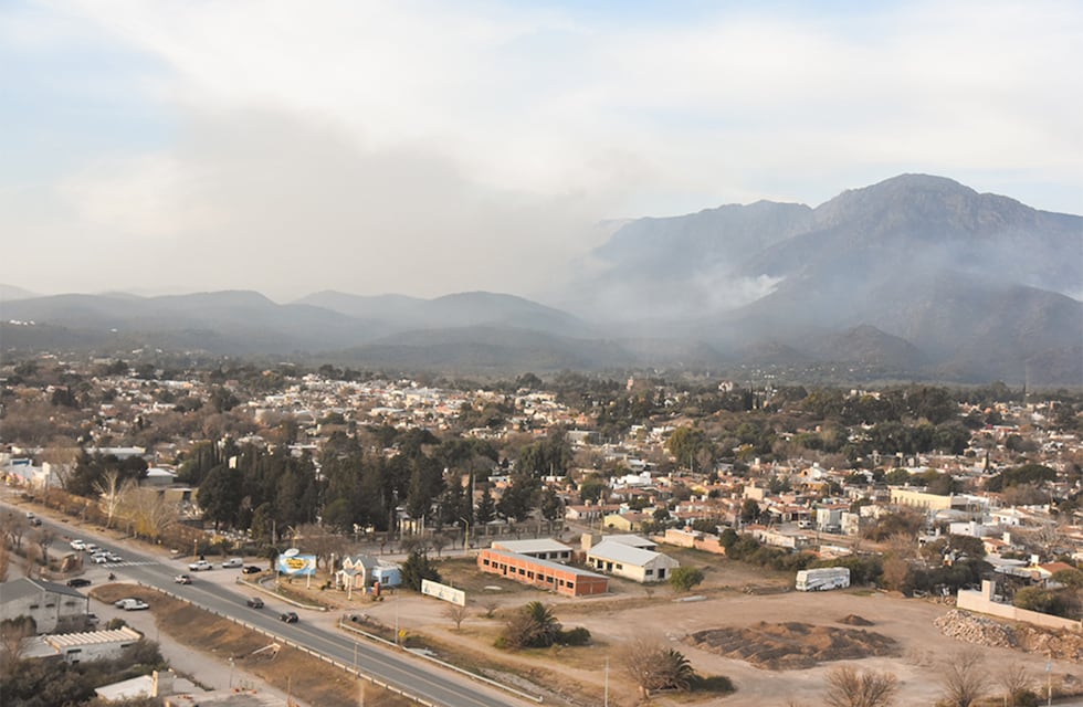 Incendio en el Uritorco: creen que este miércoles el fuego estará contenido