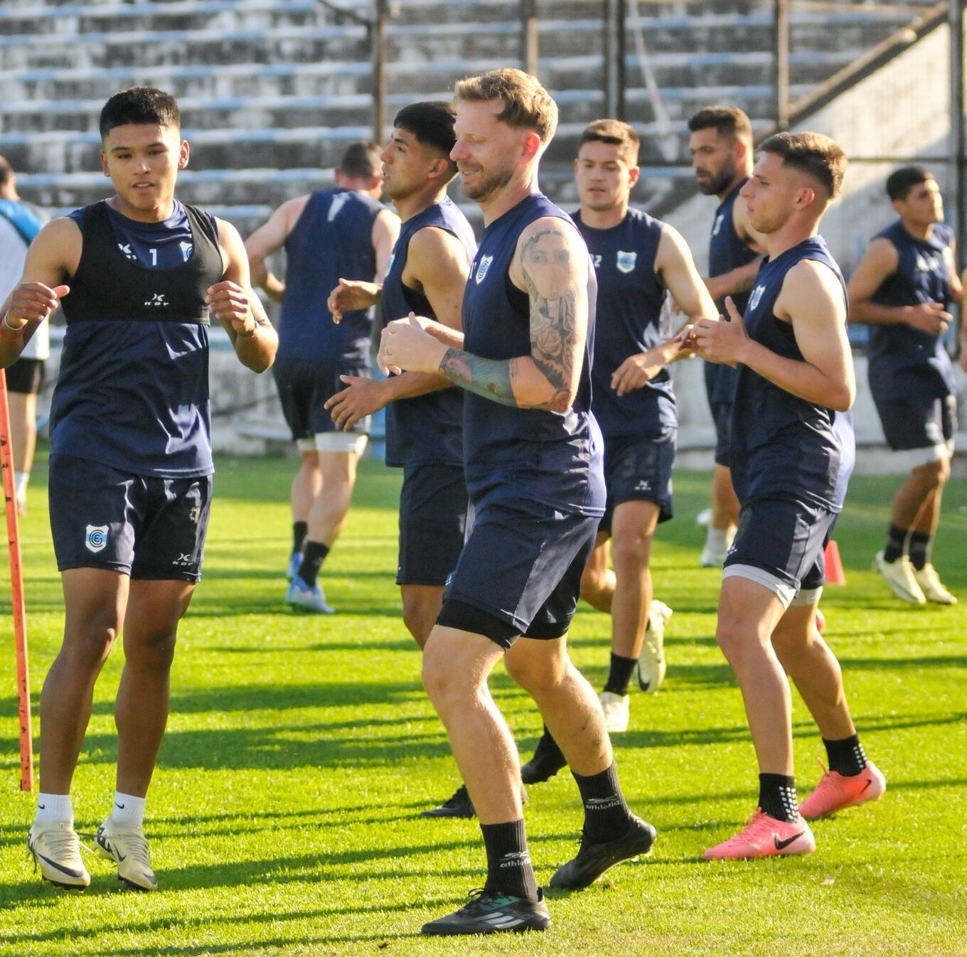 Francisco Maidana (a la izquierda) y Nicolás Dematei volverán al equipo titular, pero el DT Matías Módolo deberá acomodar el resto debido a lesiones de otros futbolistas de su plantel.