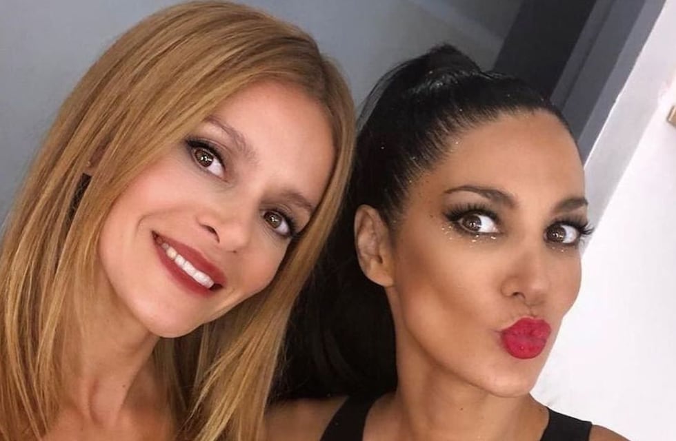 Silvina y Vanina Escudero levantaron la temperatura desde la arena y posaron juntas en microbikini