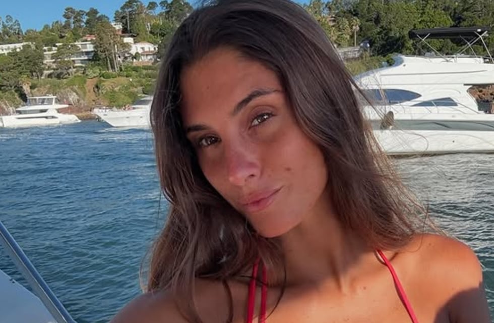 Lola Latorre se adelantó al verano y dio cátedra de estilo con una microbikini a rayas