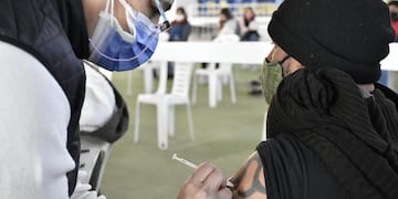 Comenzó la vacunación a jóvenes de 18 años