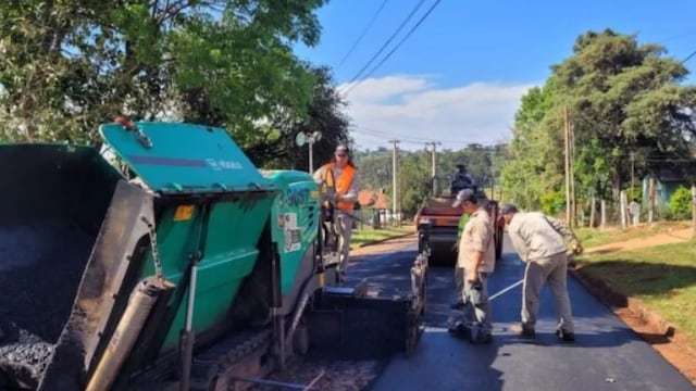 San Pedro: ejecutan obras de asfalto sobre empedrado.