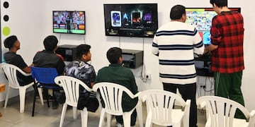 El espacio Zona Gamer del parque San Martín ofreció sus instalaciones para que jugadores principiantes preparen su participación en el torneo de este sábado.