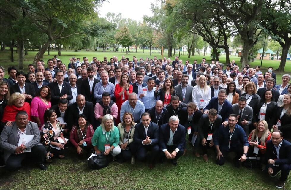 El radicalismo busca construir un programa desde los municipios